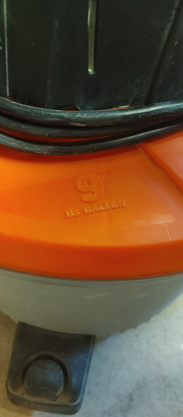Husky 9 gallon wet/dry vacuum