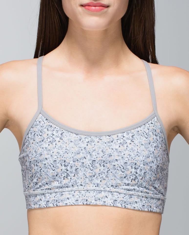 LULULEMON FLOW Y BRA...size 6...petit fleur...VGUC some fuzzing - photo 2