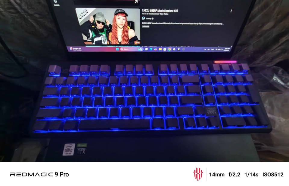 Leop K87 Pro Keyboard Anime Girl RGB Hot Swap - photo 2