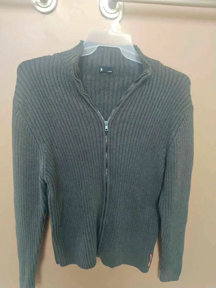 Men's sweater size L, stretchy thumbnail