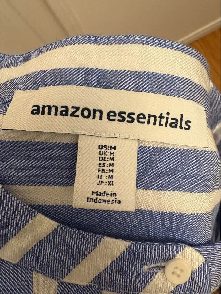 Brand new Amazon Essentials Women's Long-Sleeve Blouse image indicator(6)