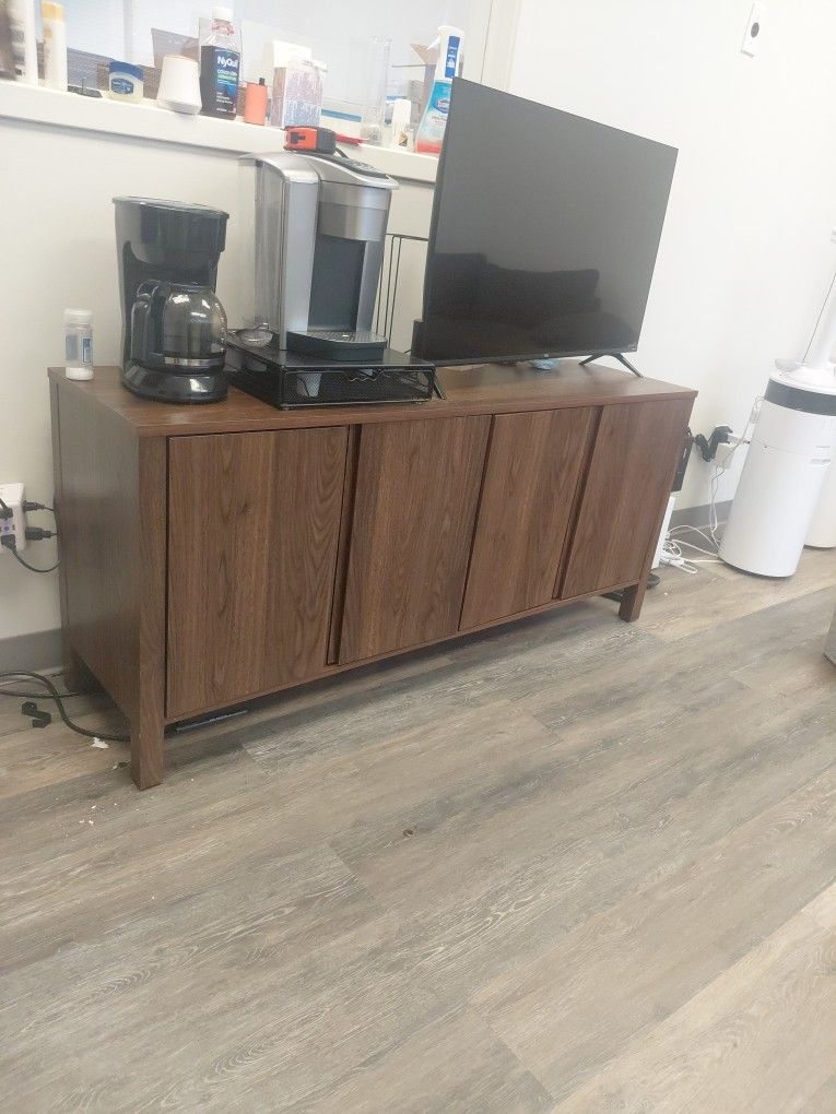 4 Door TV Console For TVS