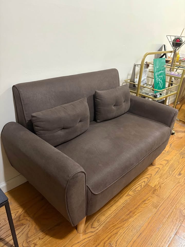 Brown loveseat (perfect for small apartments!) - photo 3