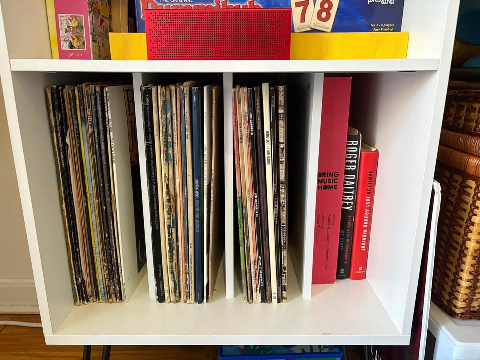 Record player stand with record in book storage shelves - photo 3