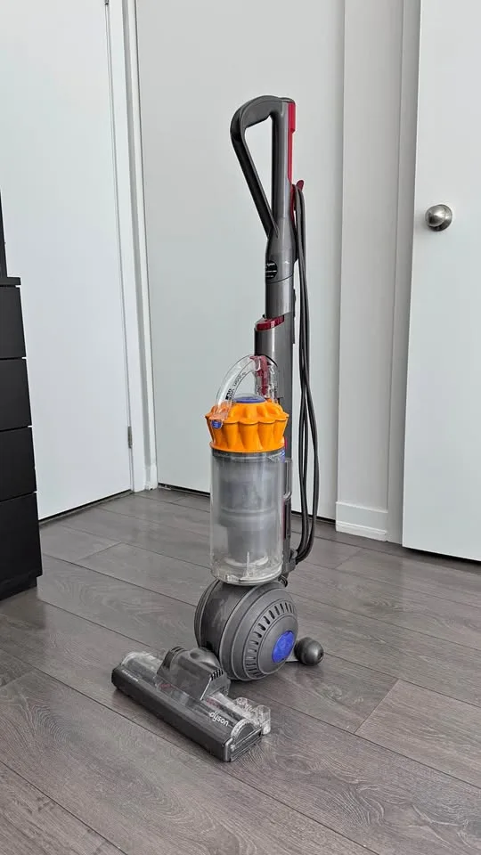 GREAT CONDITION Dyson Vacuum thumbnail