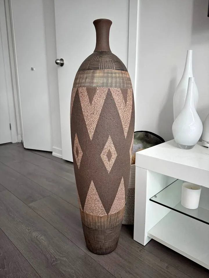 EXCELLENT CONDITION Large Floor Vase thumbnail