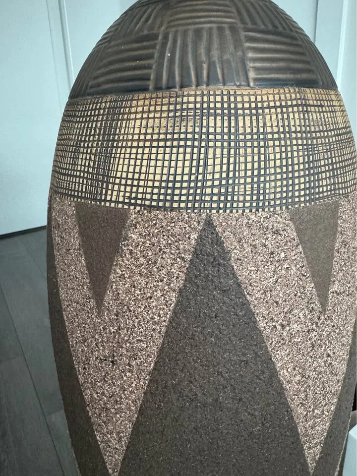 EXCELLENT CONDITION Large Floor Vase image indicator(2)