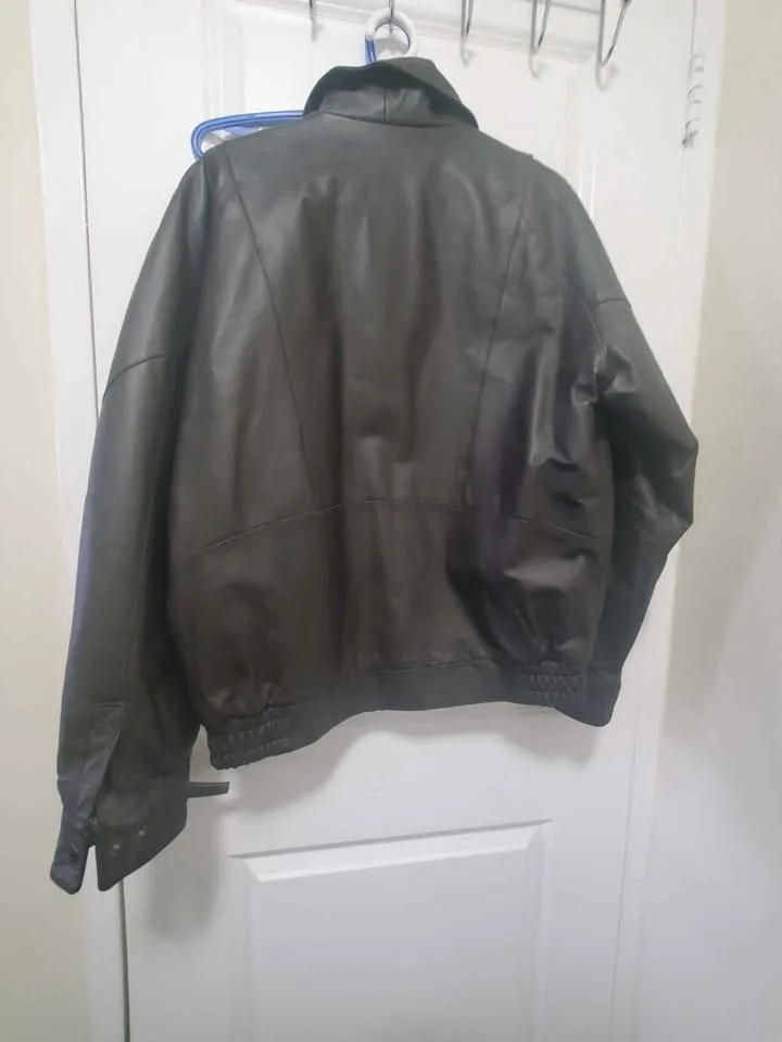 Leather jacket - men size 40, Medium image indicator(2)