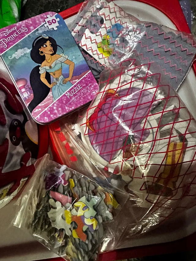 Assorted Puzzles Lot image indicator(2)