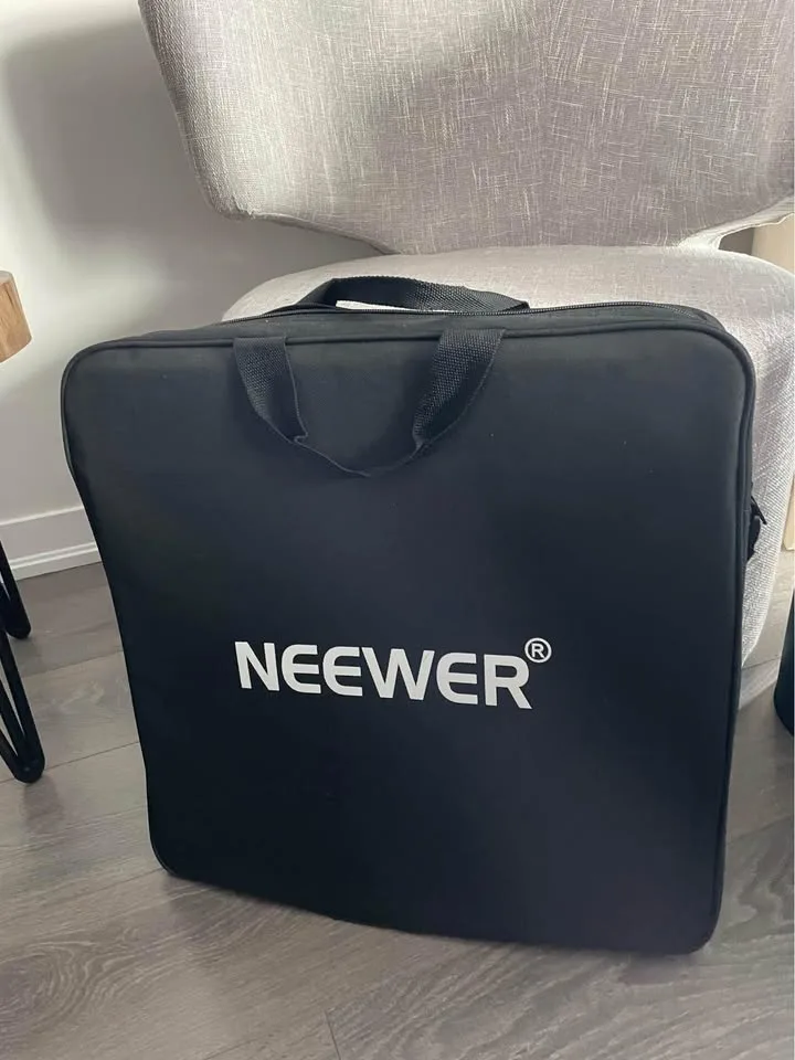 BRAND NEW Neewer Photo and Video Lighting Kit image indicator(5)