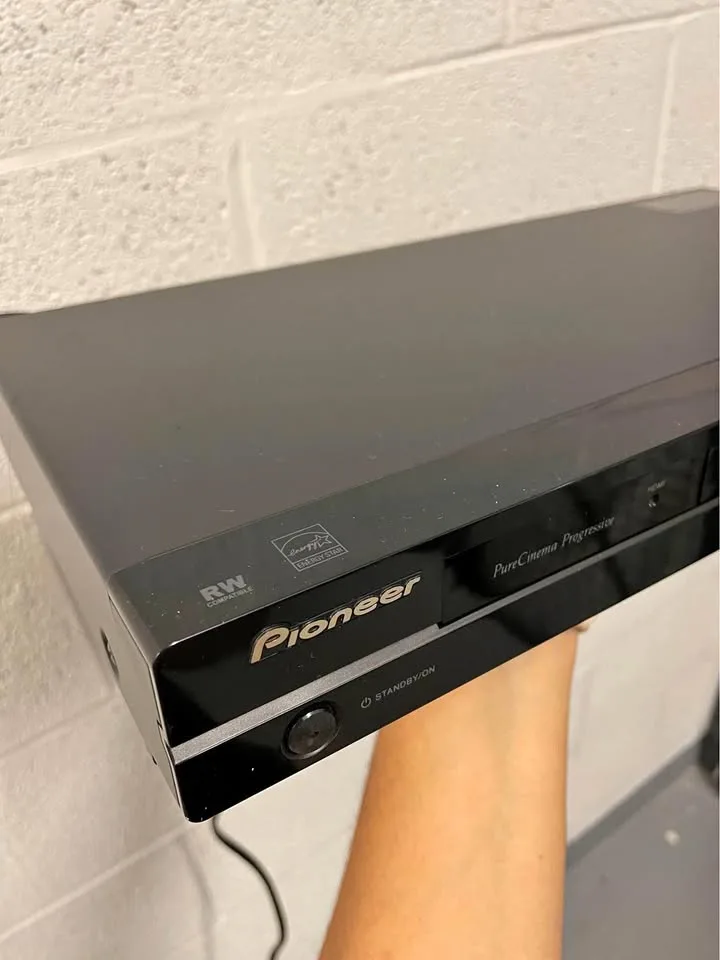 LIKE NEW Pioneer Disc Player thumbnail