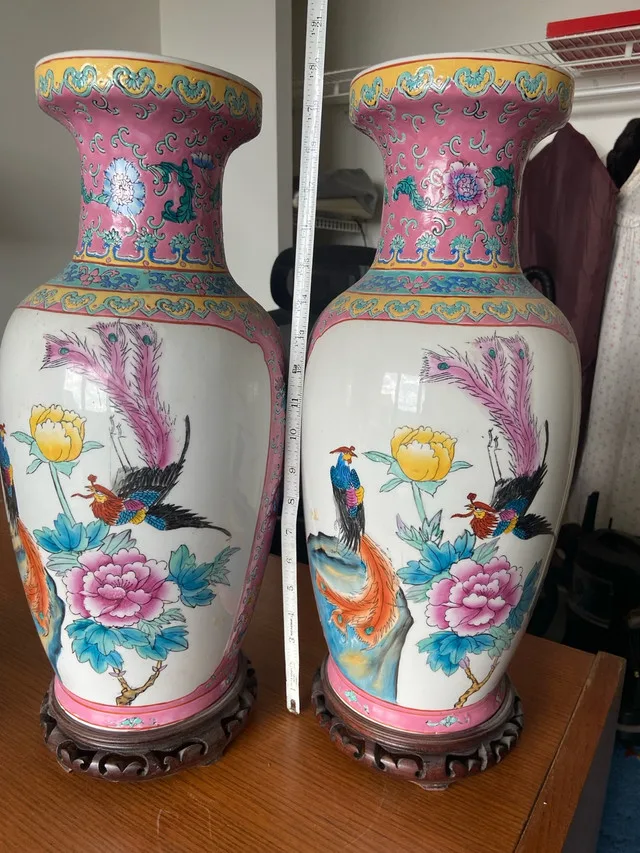 Pair of large Chinese Vases image indicator(2)