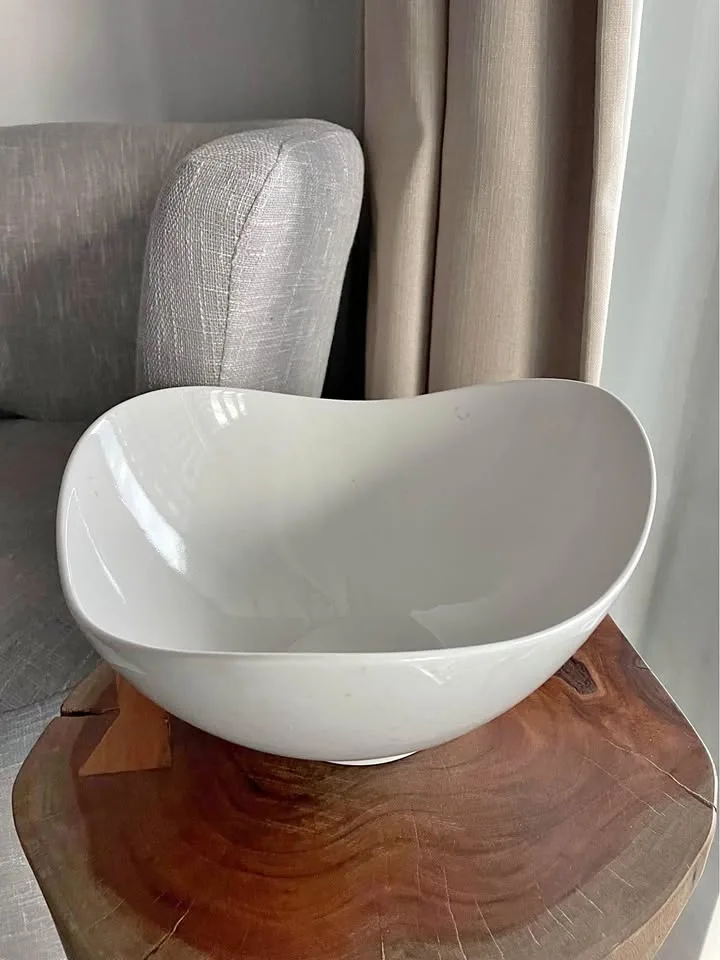 EXCELLENT CONDITION White Decorative Bowl thumbnail