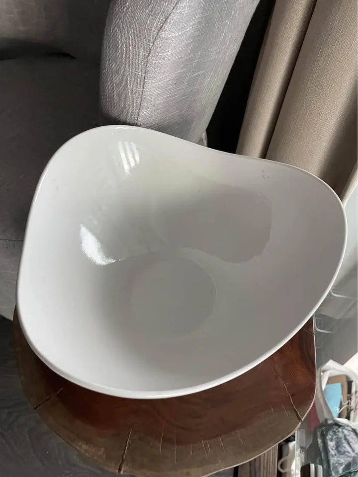 EXCELLENT CONDITION White Decorative Bowl image indicator(2)