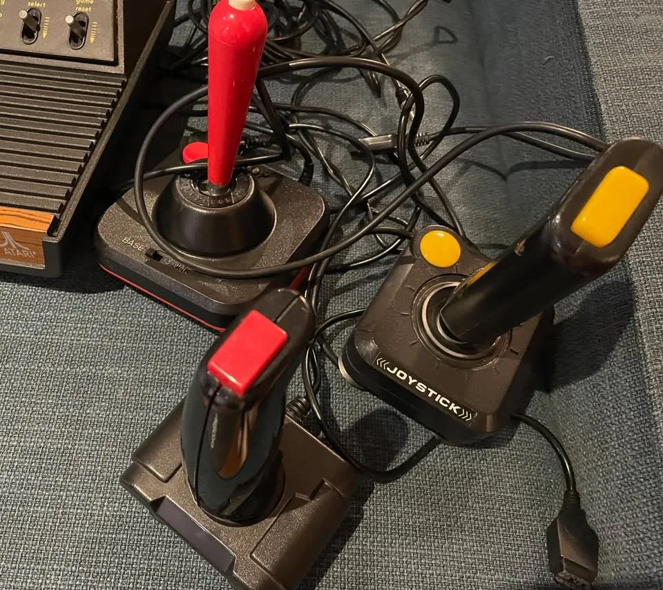 Atari 2600 "Light Sixer" + 37 Games image indicator(4)