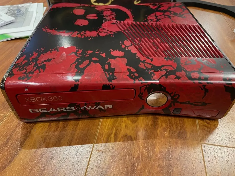 Xbox 360 Gears of War 3 Limited Edition Bundle image indicator(2)