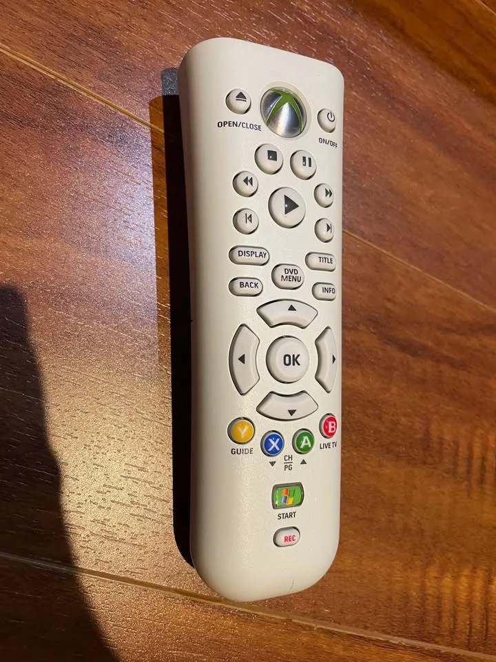 Xbox 360 Gears of War 3 Limited Edition Bundle image indicator(5)