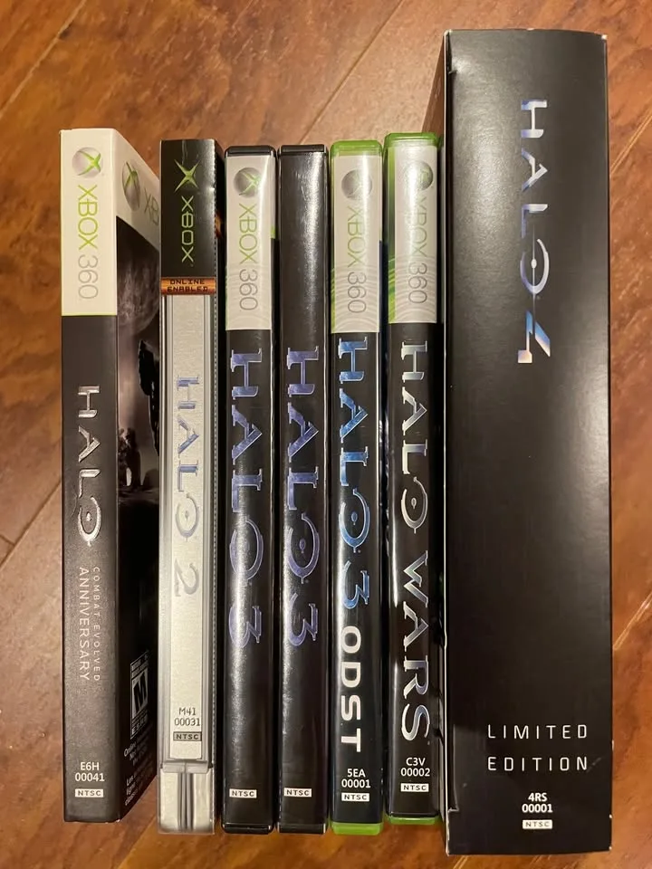 Xbox 360 Gears of War 3 Limited Edition Bundle image indicator(6)