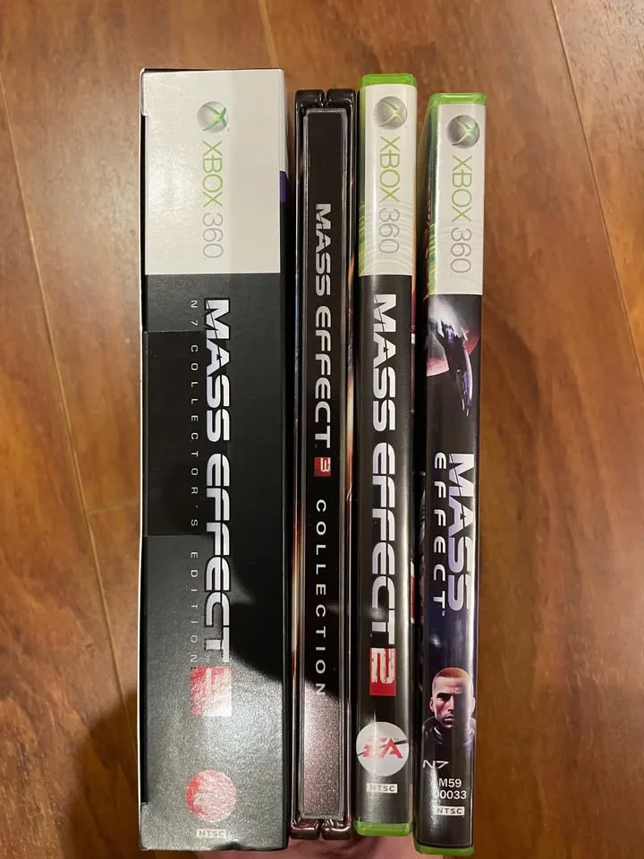 Xbox 360 Gears of War 3 Limited Edition Bundle image indicator(8)