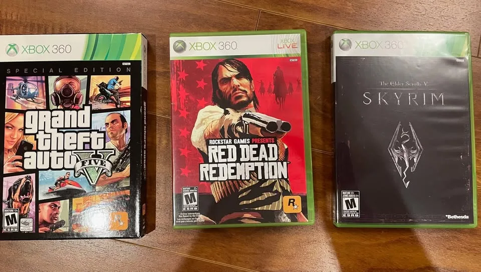 Xbox 360 Gears of War 3 Limited Edition Bundle image indicator(9)