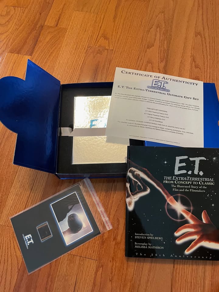 E.T. THE EXTRA-TERRESTRIAL 1982 Ultimate Gift Set - photo 3