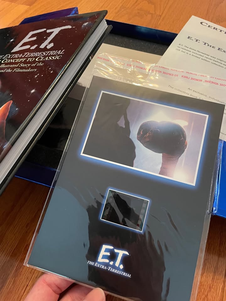 E.T. THE EXTRA-TERRESTRIAL 1982 Ultimate Gift Set - photo 4