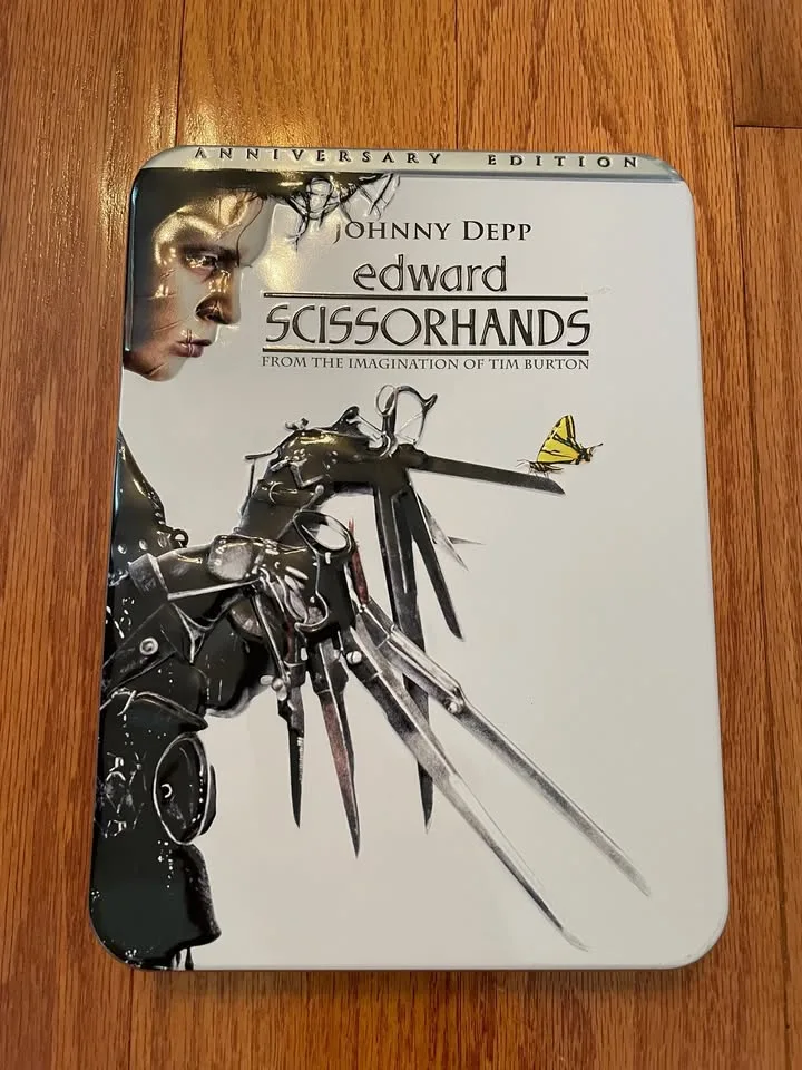 Edward Scissorhands Anniversary Tin DVD Movie Stills image indicator(2)