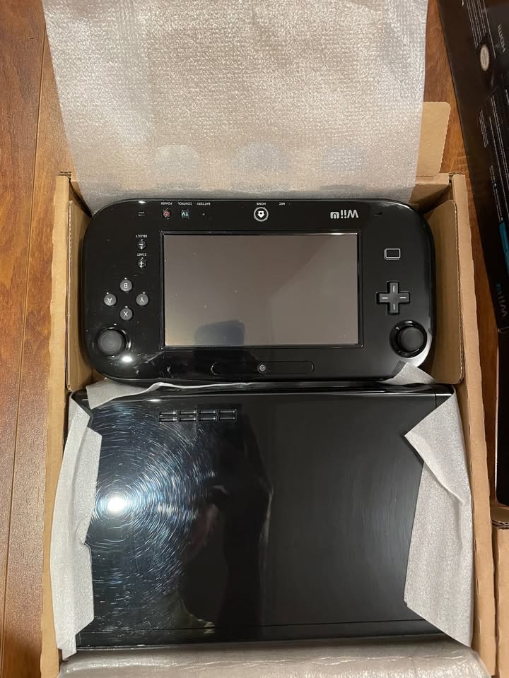 Nintendo Wii U Deluxe Set + 9 Games & Extras - photo 3