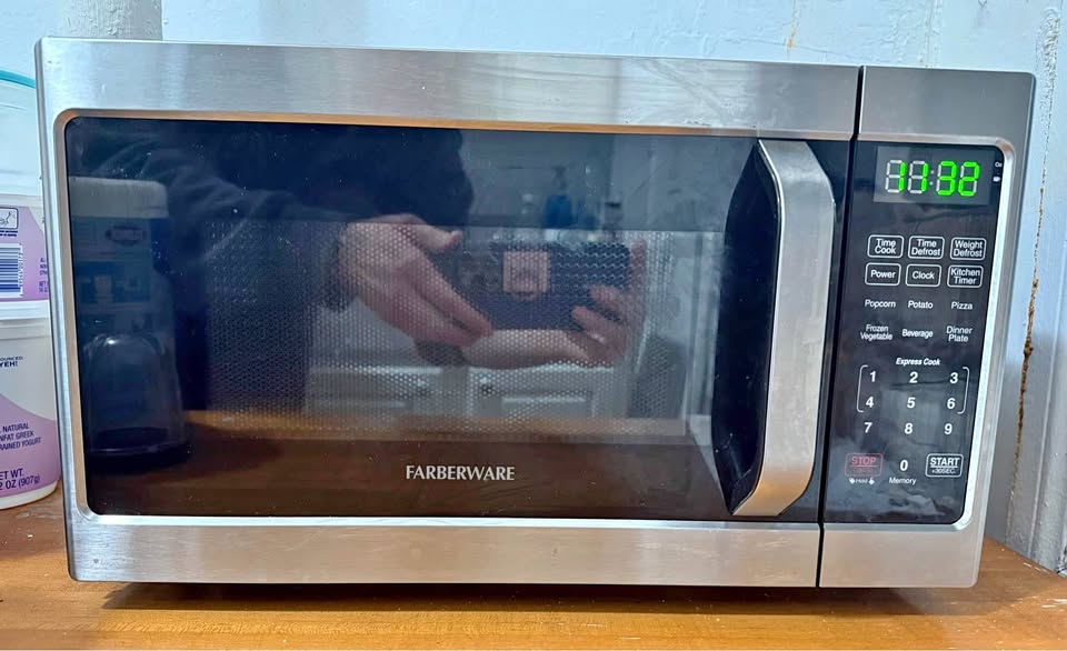Used 700W Farberware Microwave Oven