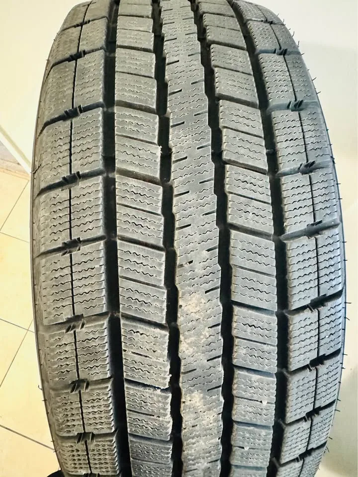 Set of 4 Winter Tires – No Rims image indicator(6)