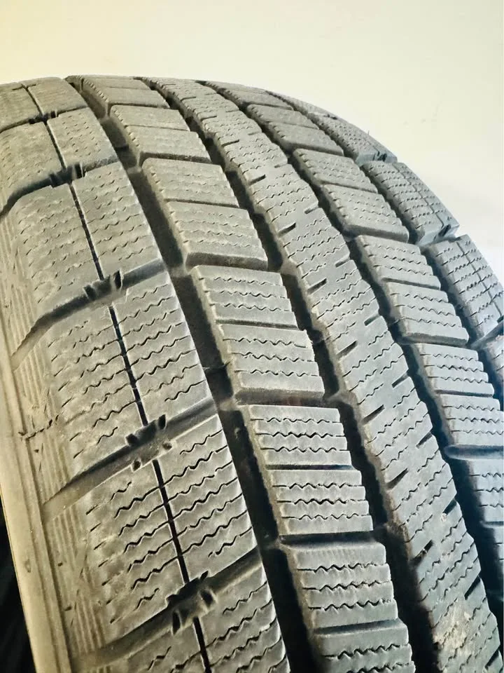 Set of 4 Winter Tires – No Rims image indicator(7)