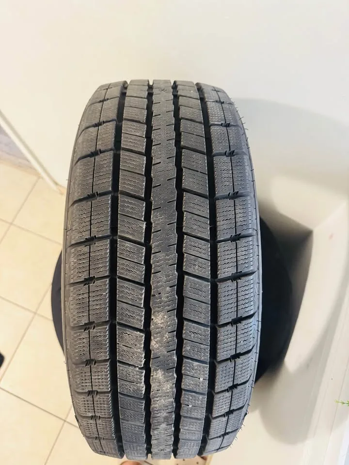 Set of 4 Winter Tires – No Rims image indicator(8)