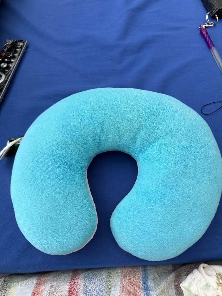 Vancouver olympics 2010 travel neck pillow small - photo 2