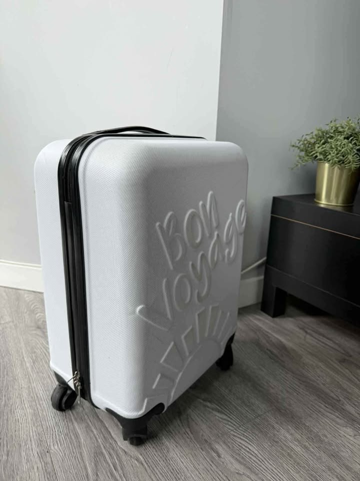 Lightweight travel suitcase - photo 2