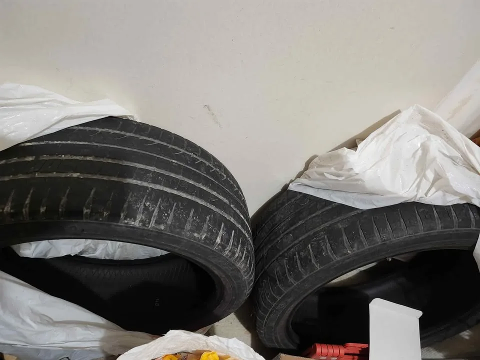 tires 235/45 R20 image indicator(2)