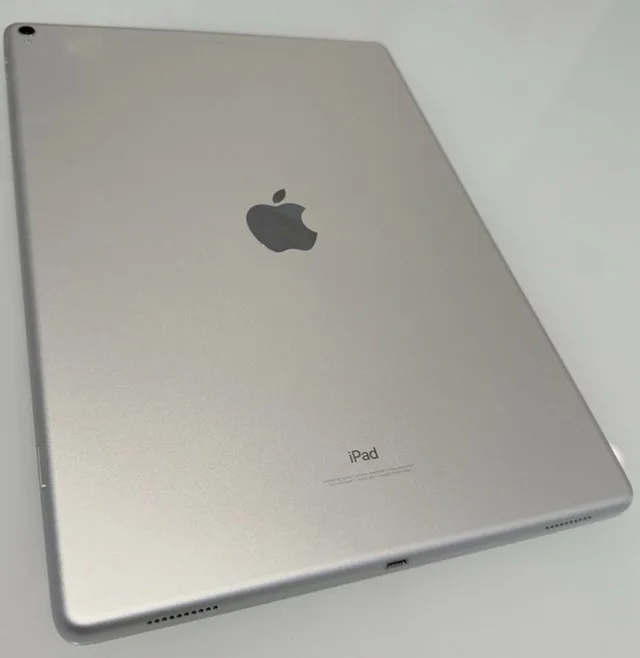 Apple iPad Pro 12.9" 2nd Gen - 64GB - White A1670 image indicator(2)