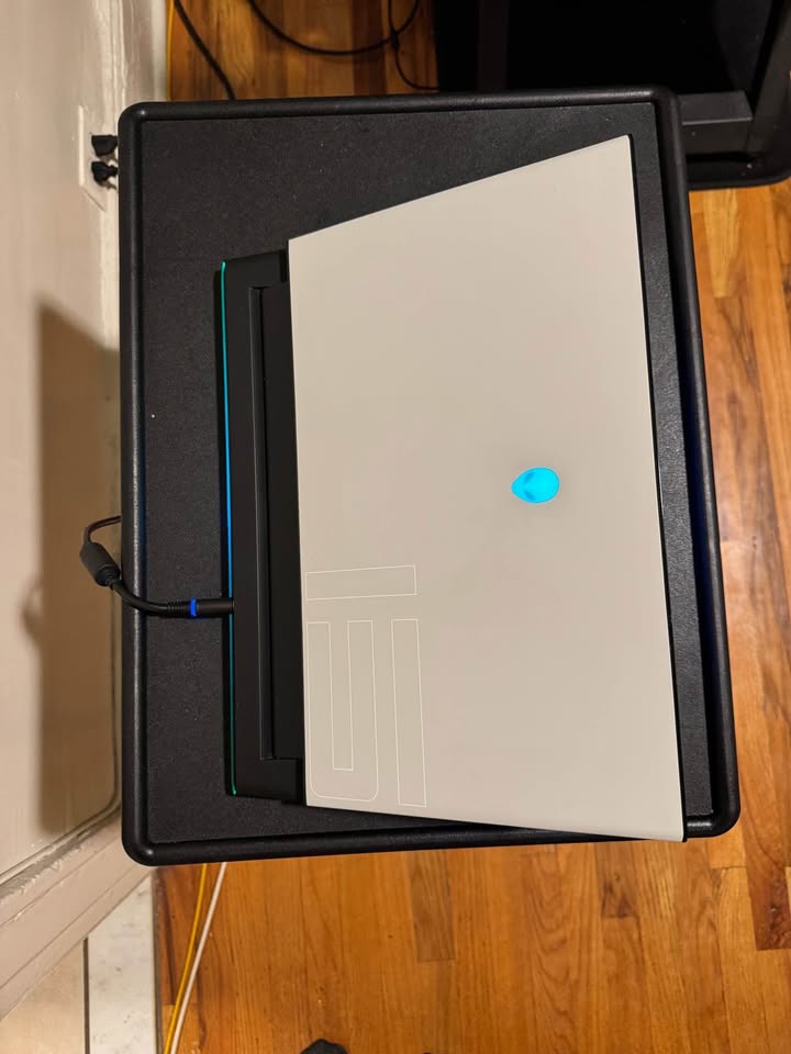 Alienware M15 r2 Gaming Laptop - photo 4