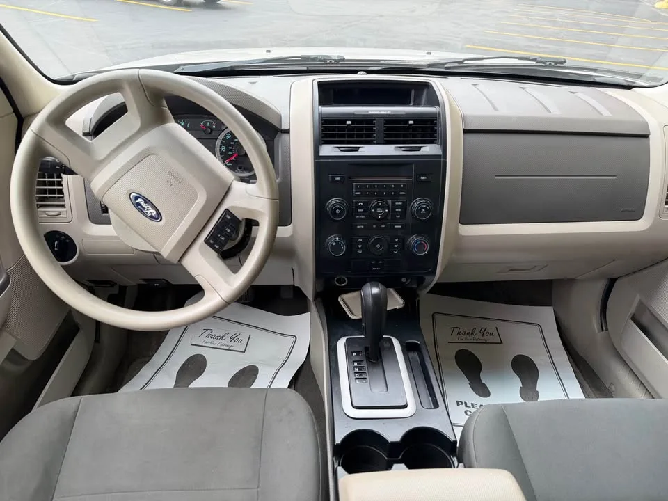 2010 Ford Escape · XLS Sport Utility 4D image indicator(6)