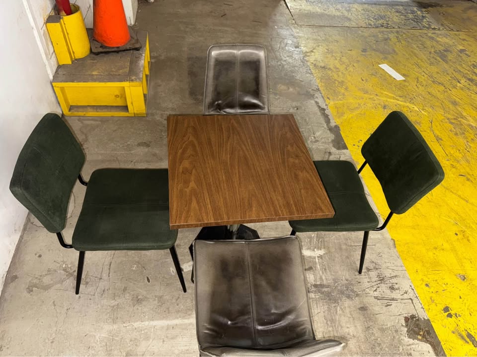 Dining table with 4 assorted chairs - photo 4