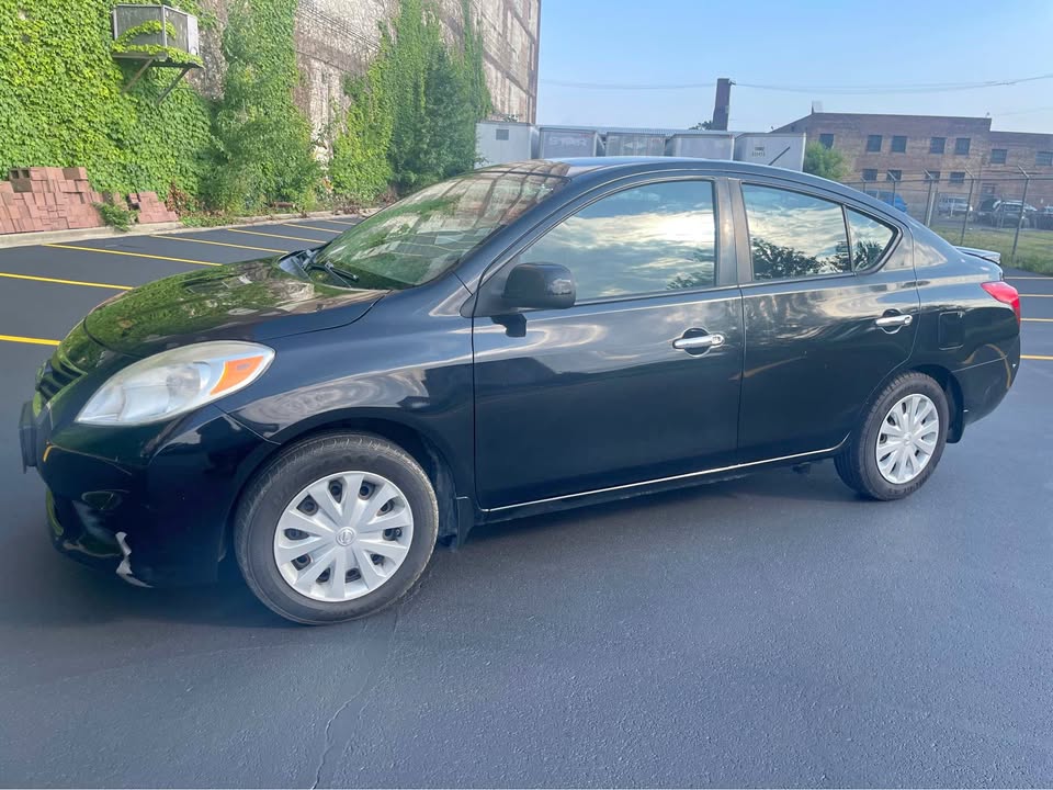 2013 Nissan Versa · SV Sedan 4D