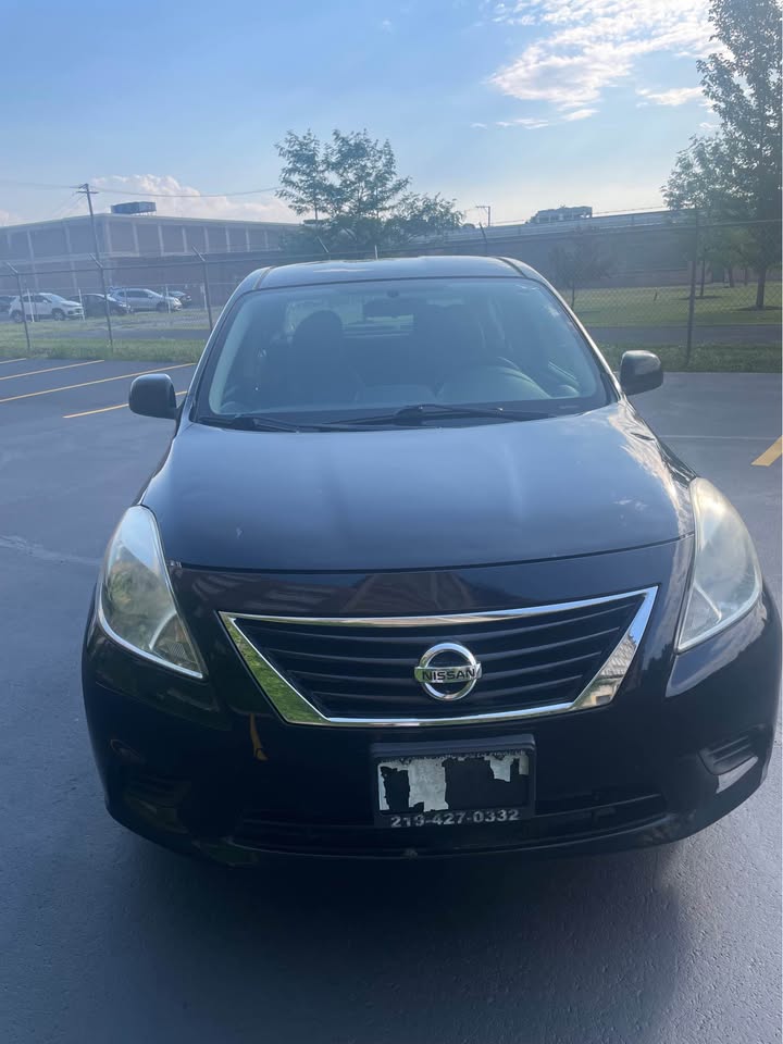 2013 Nissan Versa · SV Sedan 4D - photo 4