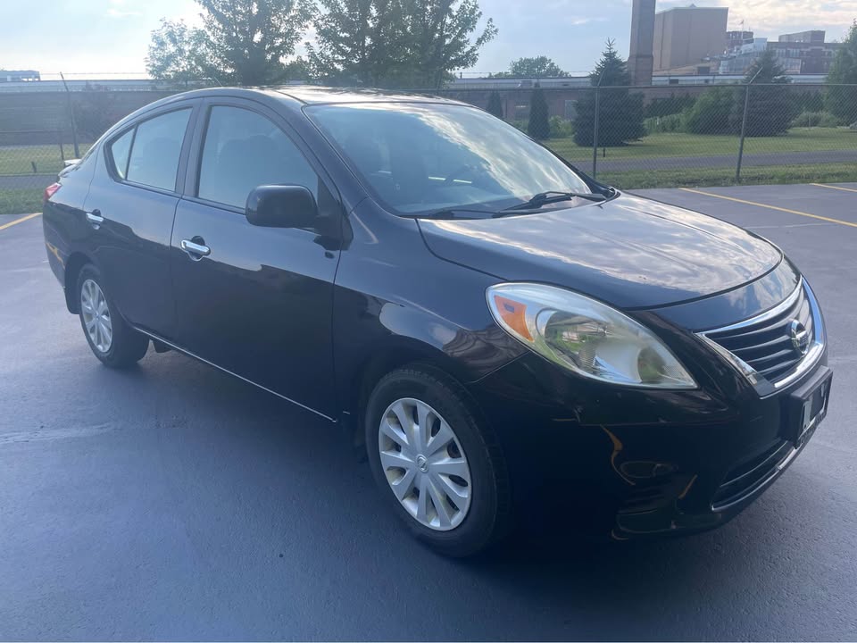 2013 Nissan Versa · SV Sedan 4D - photo 5