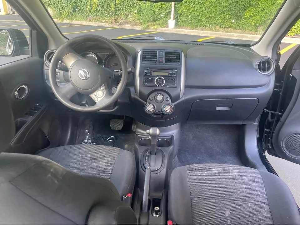 2013 Nissan Versa · SV Sedan 4D image indicator(8)