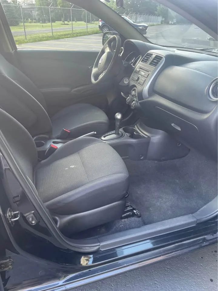 2013 Nissan Versa · SV Sedan 4D image indicator(9)
