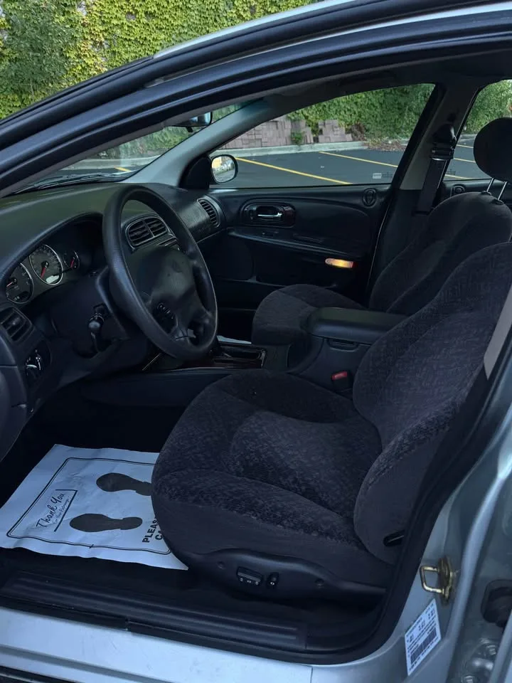 2000 Chrysler Concorde · LX Sedan 4D image indicator(8)