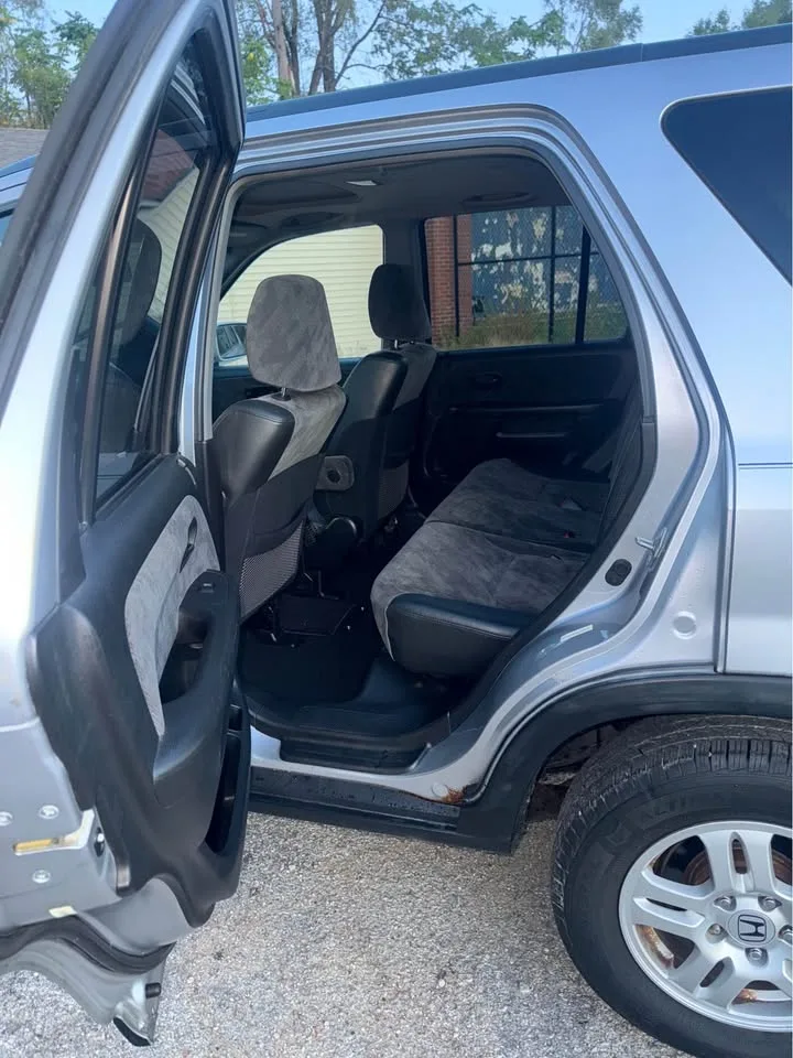 2004 Honda CR-V · EX Sport Utility 4D image indicator(7)