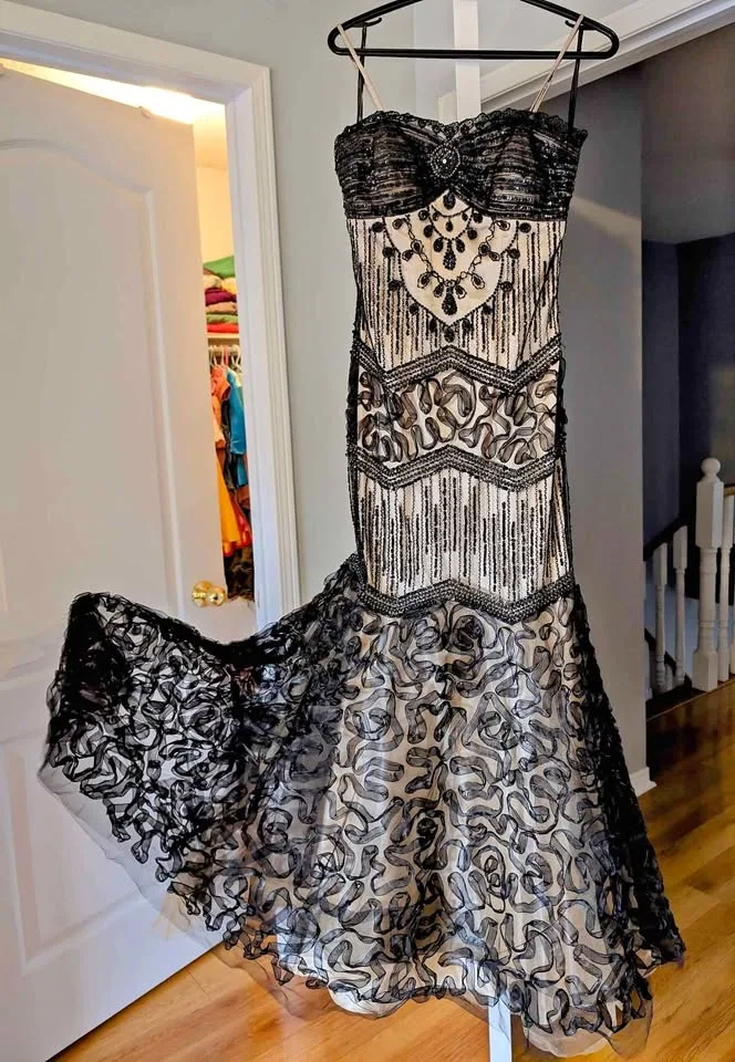 Beautiful Prom Dress - Size S thumbnail