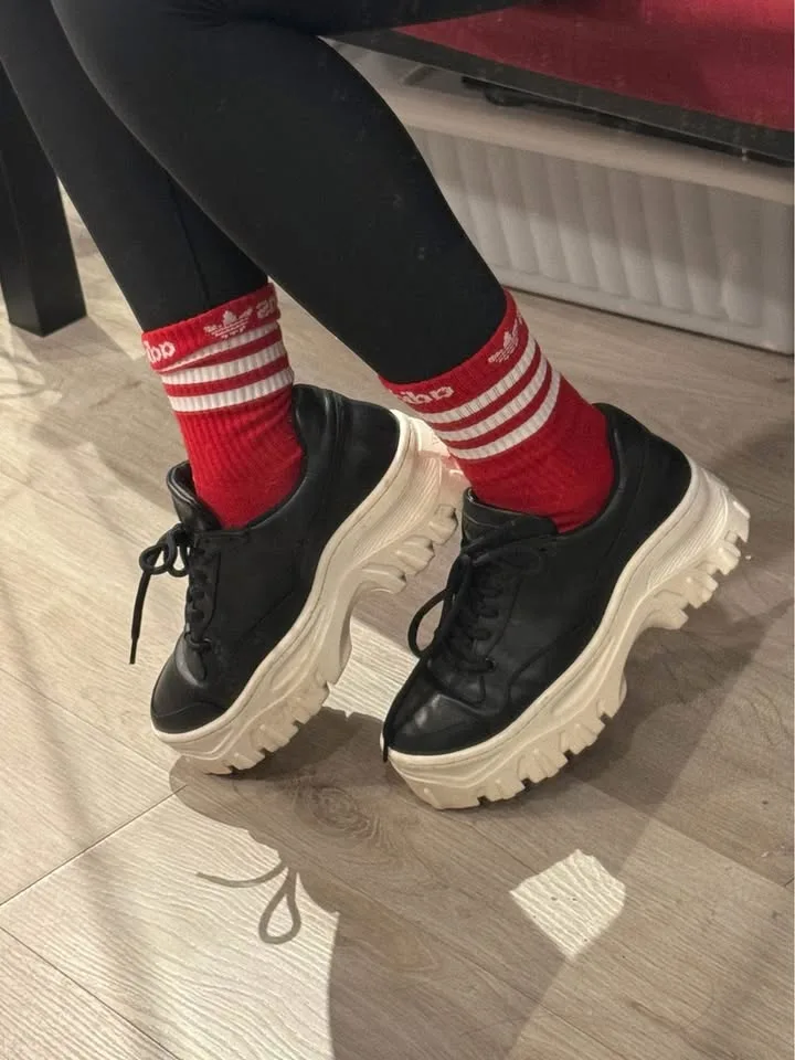 Women’s Shoes Size 8 image indicator(6)