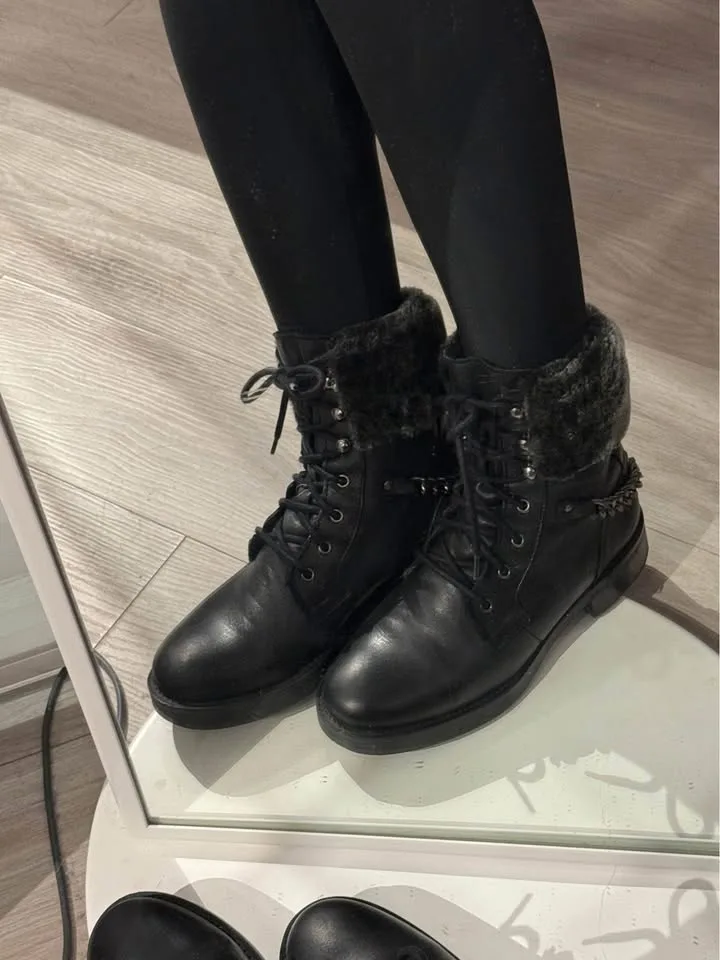 Women’s Shoes Size 8 image indicator(9)