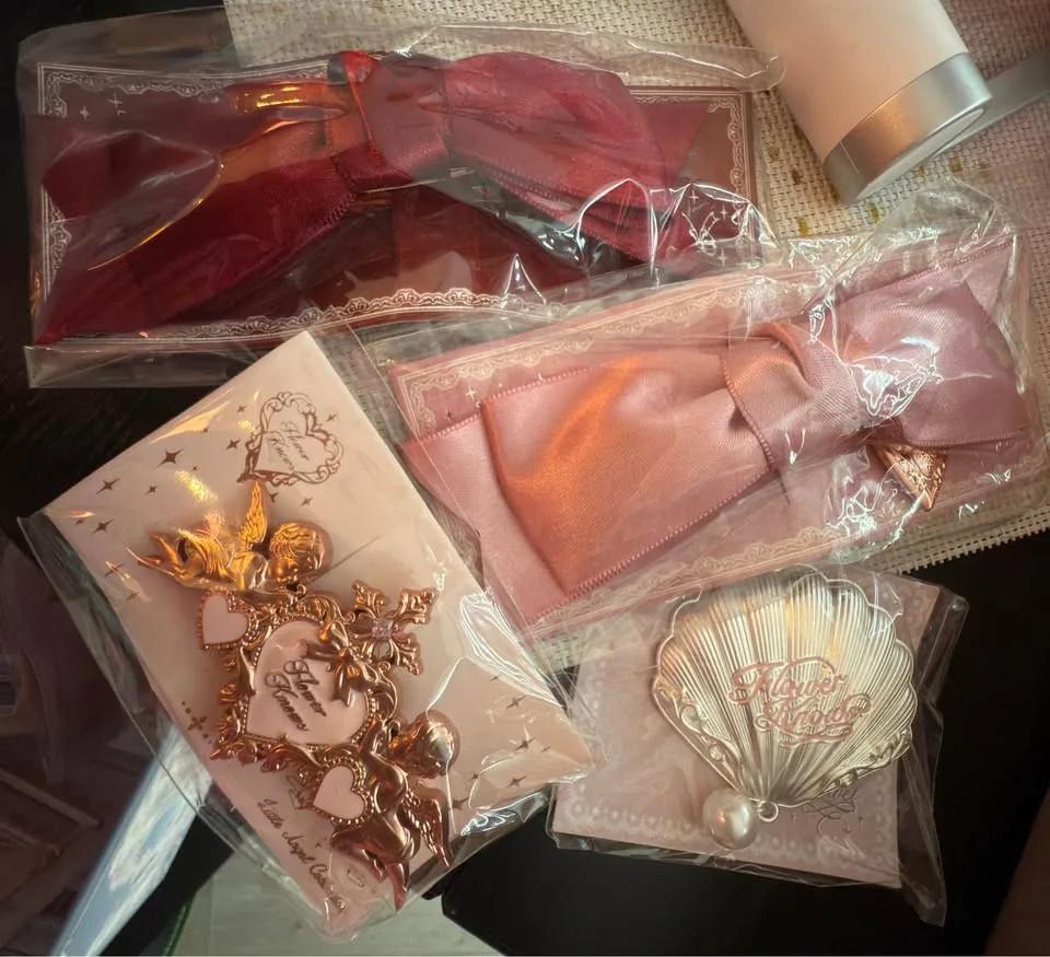 FLOWER KNOWS - MAKEUP AND ASSORTED ACCESSORIES image indicator(10)